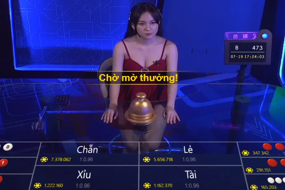 Trải nghiệm ngay xóc đĩa online với Dealer người thật xinh đẹp Kubet