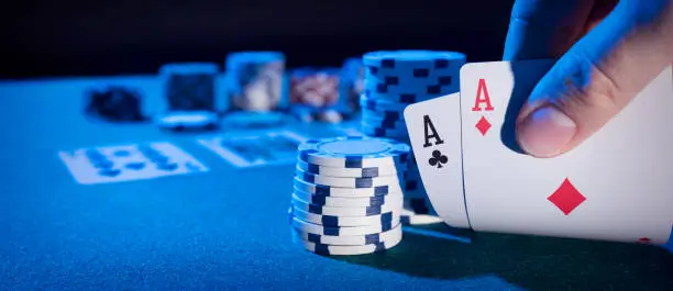 Poker đòi hỏi người chơi Kubet phải có chiến thuật thông minh